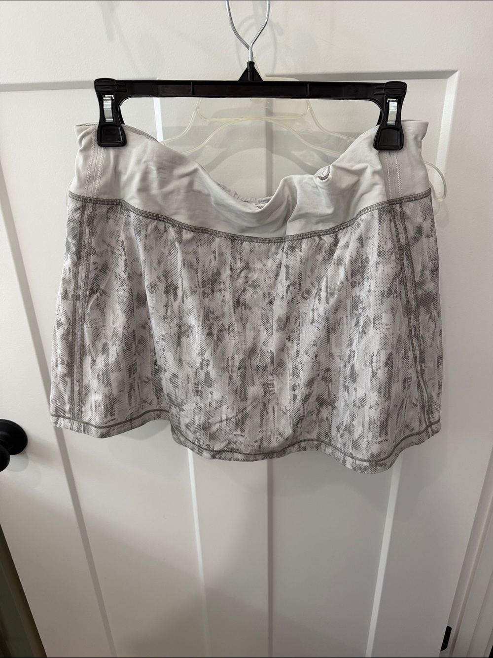 lululemon athletica White & Light Gray Printed Skater Skirt